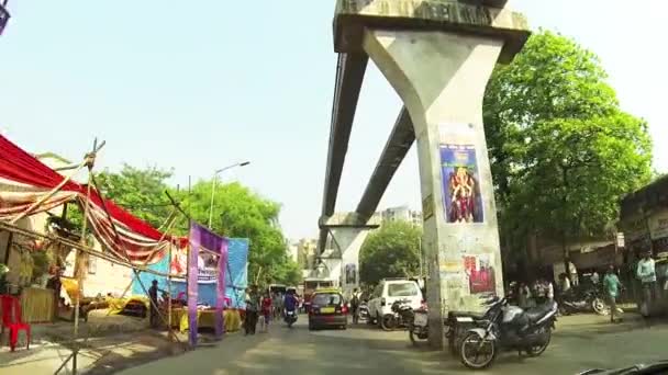 MUMBAI, INDIA - 29 DE OCTUBRE DE 2015: Conducción en la ciudad Pov conductor de carretera — Vídeos de Stock