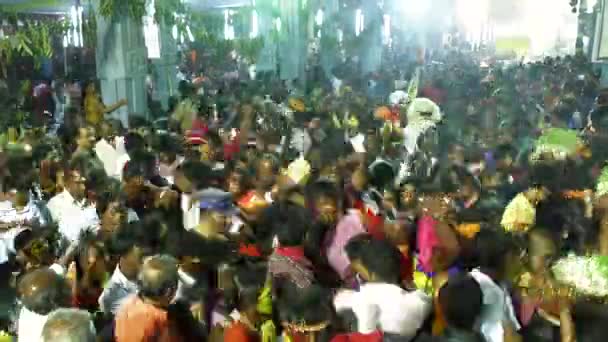 Kulasekharapatnam, Hindistan - 20 Ekim 2014: Hindistan'da Hindu festivali kalabalıkta dans hayranları — Stok video