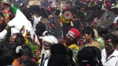 Kulasekharapatnam, Hindistan - 20 Ekim 2014: Sri Mutharamman Tapınağı Thoothukudi District, Tamilnadu, Hindistan Hindu festivali kalabalıkta dans hayranları