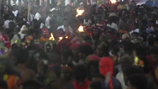 KULASEKHARAPATNAM, INDIA - OCTOBER 20, 2014: Devotees dancing in crowd at Hindu festival in Sri Mutharamman Temple at Thoothukudi district,Tamilnadu,India — Stock Video