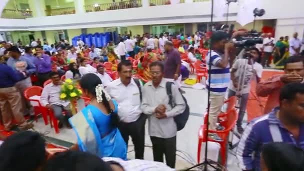 CHENNAI, ÍNDIA - FEVEREIRO 19, 2016: Recepção de casamento panning shot, funções do casamento indiano — Vídeo de Stock