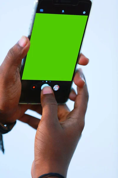 Closeup hand taking photos on smart phone, Taking photo on mobile device, — Stock Photo, Image