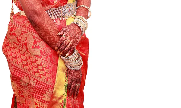 Noiva com jóias na cerimônia de casamento indiano hindu — Fotografia de Stock