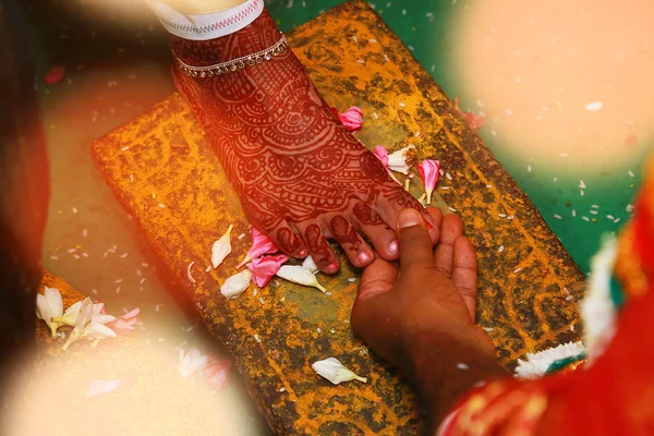 Tipikus dél-indiai Hindu esküvői hagyomány Indiában. Dél-indiai esküvői szertartások, — Stock Fotó