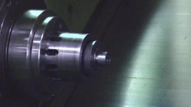 CNC Değirmen Makinesi Fabrikada Metal Ayrıntısı Üretiyor