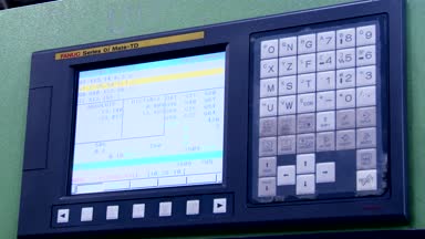 Hindistan - 03 Mart 2018: Endüstriyel kontrol paneli ekran portre, parmak dokunmatik ekran cnc makine