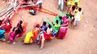 Madurai, Hindistan - 20 Nisan 2015: Üst dönme dolap Tema parkı zevk görünümü