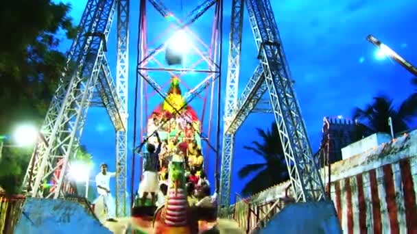 Madurai, Indie - 20. dubna 2015: Jízda populární zábavní park — Stock video