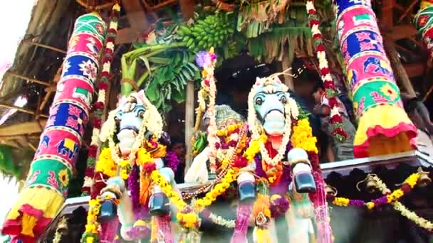 MADURAI, INDIA - 20 APRILE 2015: Zoom indietro Indian Temple car festival — Video Stock