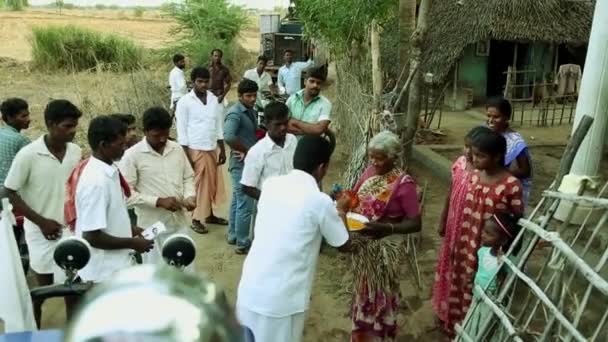 INDIA - 11 DE MAYO DE 2016: SUYACHI MLA CANDIDATE PIRACHARAM de Nannilam, Tamilnadu, India . — Vídeos de Stock