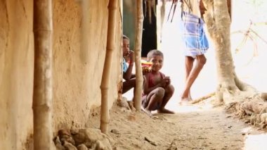 Hindistan - 28 Şubat 2018: Hindistan'da bir köy çocuk portresi.