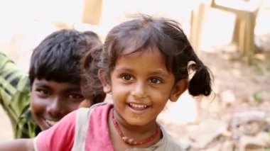 Hindistan - 28 Şubat 2018: Hindistan'da poz şirin köy çocukları