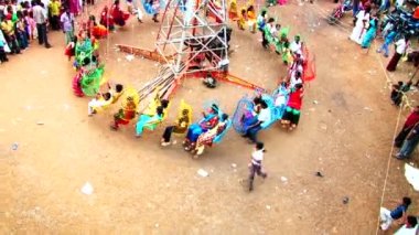 Madurai, Hindistan - 20 Nisan 2017: Üstten görünüm atış, çocuklar zevk tekerlek içinde yerel Tema Parkı