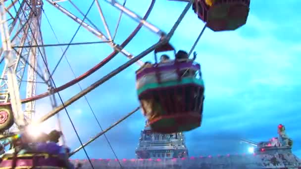 Giant ferris wheel at temple festival — Stock Video