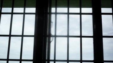 Windows yakın ve mavi gökyüzü dışında.