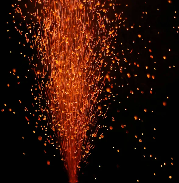 Hermoso Diwali brillante petardo, el fuego de la explosión de la galleta en el fondo negro — Foto de Stock