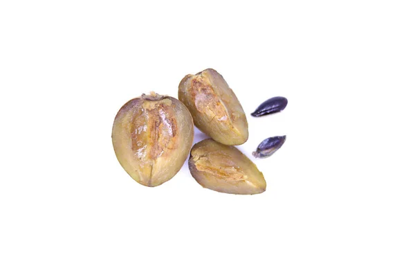 Sapota-Frucht in Stücke geschnitten und Samen auf weißem Hintergrund — Stockfoto