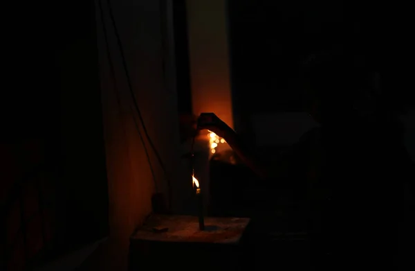Nacht Kerzen Lichter, verschwommenes Feuerwerk Bokeh-Effekte, abstrakte Bokeh Hintergrund. Neujahr, Weihnachten und Diwali feiern — Stockfoto