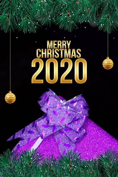 Sonsuza dek yeşil ağaç dalları ve altın top süslemeleri olan Mutlu Noeller 2020, yeni yıl konsepti.. — Stok fotoğraf