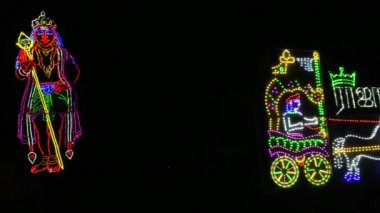 Dekorasyon ve Hindu tanrısı öncülüğünde.