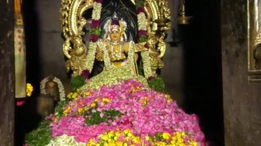 Hindu tanrıçası Murugan 'ın heykeli.