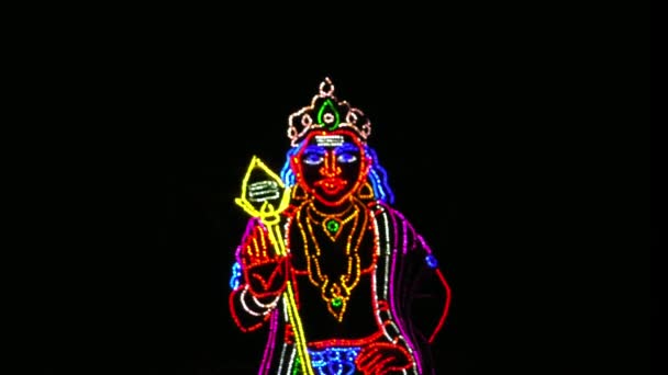 LED 조명을 사용 한 힌두교 신의 화려 한 묘사, 힌두교 축제, 인도 — 비디오