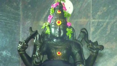 Hindu tanrısının heykel resmi. Hindistan 'daki taş heykel Hindu tanrısı.