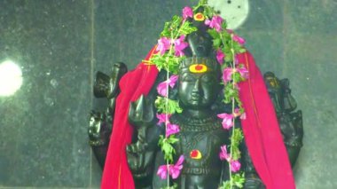 Hindistan, Güney Asya Tapınağı 'ndaki Hindu tanrısı heykeli..