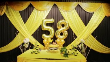 Pasta ve sahne dekorasyonuyla 58. Mutlu Yıllar Altın Balonu
