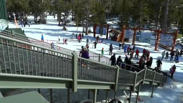 North ski resort, Lake Tahoe area, California, entrance area with the gondola cable car during winter season 25th DEC 2018 California USA — 비디오