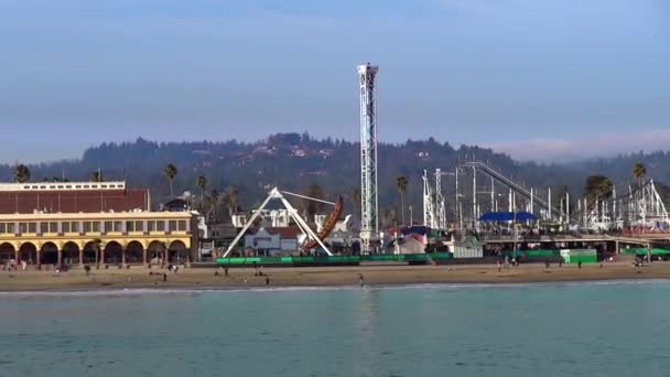 Santa Cruz Strandpromenade an der nördlichen Monterey Bay in Santa Cruz County, Kalifornien, Vereinigte Staaten, — Stockvideo