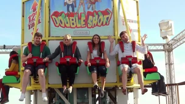 Double Shot 125 voet toren rijden Santa Cruz Beach Boardwalk Santa Cruz California Verenigde Staten van Amerika 25 dec 2018 California Usa — Stockvideo