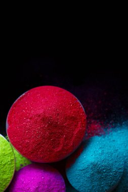 Mutlu bayramlar. Kopya alanlı Holi adlı Hint renk festivalini düşünün