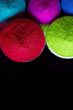 Mutlu bayramlar. Kopya alanlı Holi adlı Hint renk festivalini düşünün