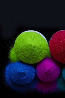 Mutlu bayramlar. Holi adlı Hint renk festivaline katılın