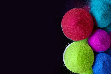 Mutlu bayramlar. Holi adlı Hint renk festivaline katılın