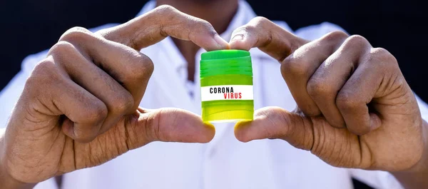 Corona Virus Solution Médico Con Frascos Verdes Sin Título —  Fotos de Stock