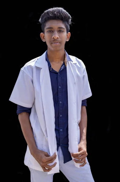 Retrato Del Médico Sonriente Mirando Cámara Fondos Negros —  Fotos de Stock