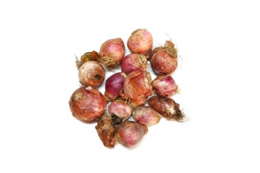 Kırmızı Soğan Takımı Beyaz Arkaplanda Ayrı Tutuldu