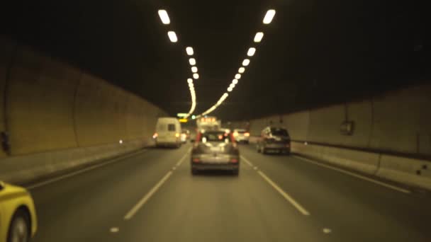 Fondo de efecto Bokeh de vídeo, coche borroso moviéndose en el túnel — Vídeos de Stock