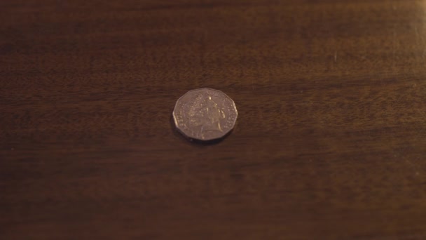 Pièces en dollars australiens en gros plan de table — Video