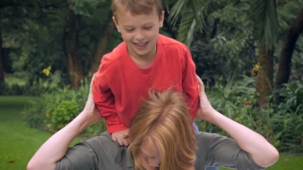 A mother plays with her cute laughing son on her shoulders - slowmo — Αρχείο Βίντεο