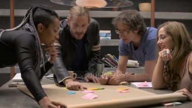 Farklı bir grup, bin yıllık girişimcilerin bir başlangıç çalışma dışarı itmek