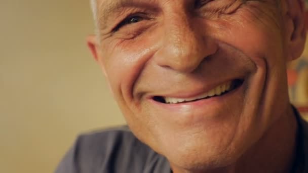 Portrait of a healthy handsome elderly man smiling — Stock Video