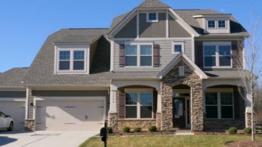 Bir modern genel banliyö orta sınıf ev görüntüsünü oluşturmada itmek