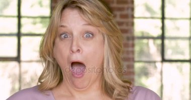 O sadece o Omg bağırarak kazandı ifade sürpriz kadın