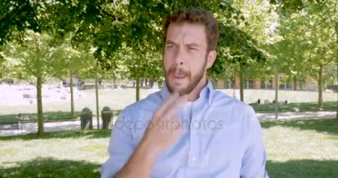 Bir kadın arıyor şovenist kadın düşmanı adam kedi tokat