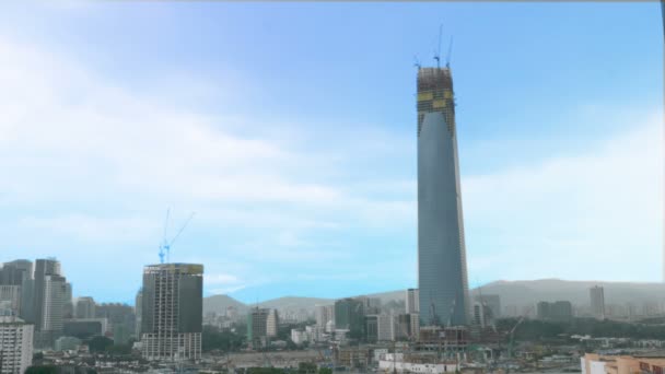 쿠알라룸푸르-시간 경과에 크레인과 건설 중인 두 건물 — 비디오