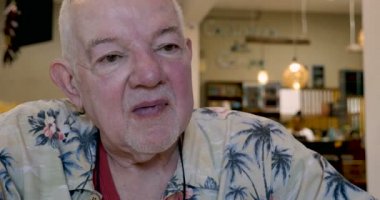 Komuta sizde ustaca ifade o Hayır başını sallayarak hayal kırıklığına