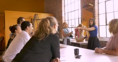 Kendi iş başlangıç birlikte tartışmaya yaratıcı profesyoneller grubu